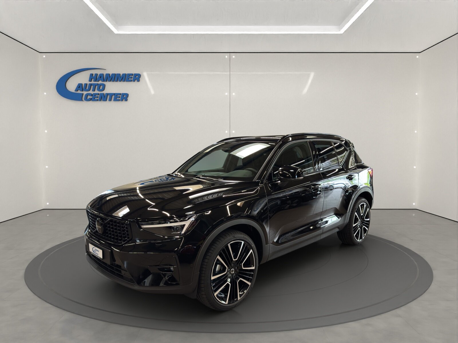VOLVO XC40 2.0 B4 MH Black Edition