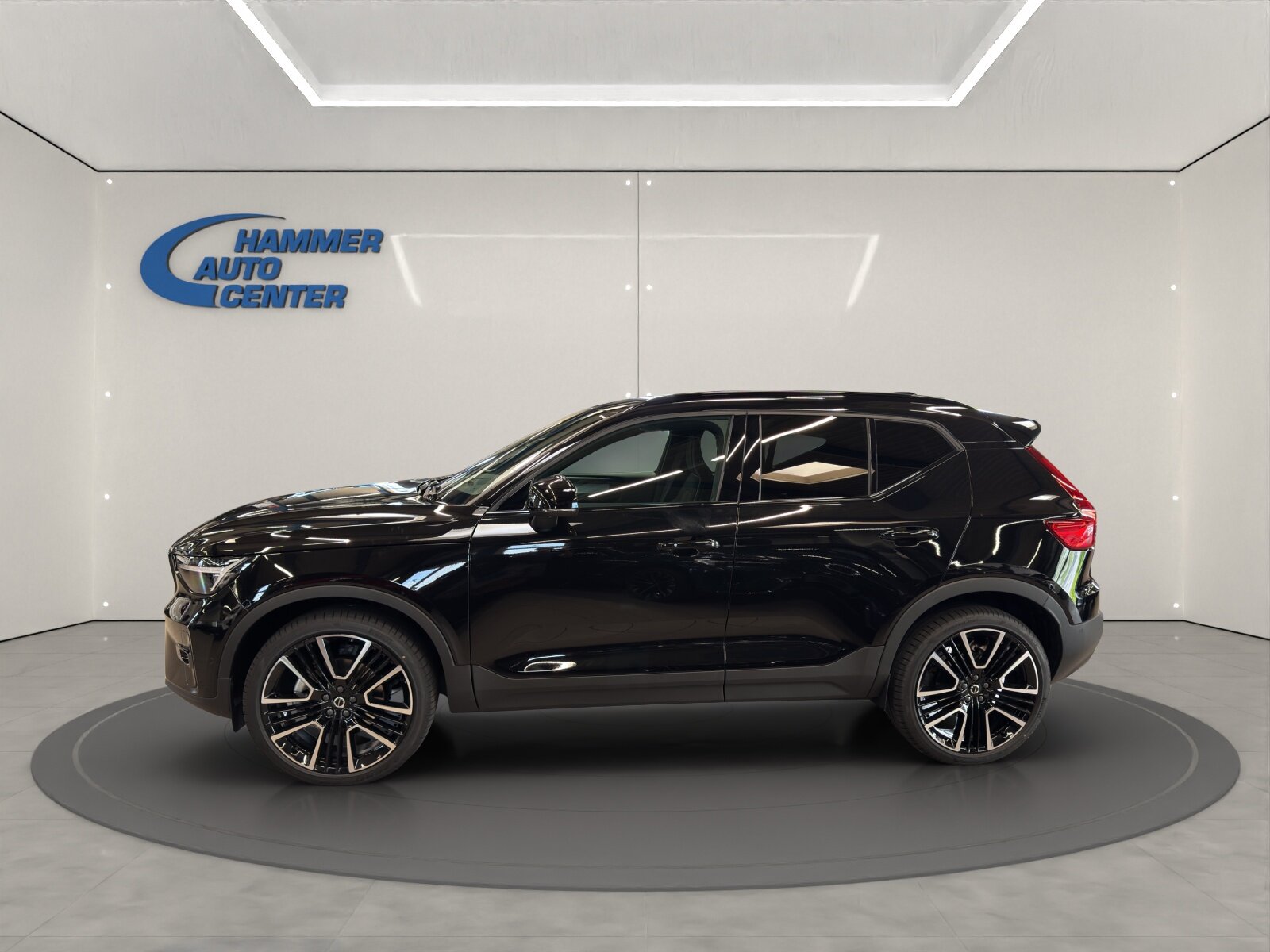 VOLVO XC40 2.0 B4 MH Black Edition, Mild-Hybrid Petrol/Electric, Ex-demonstrator, Automatic - 2
