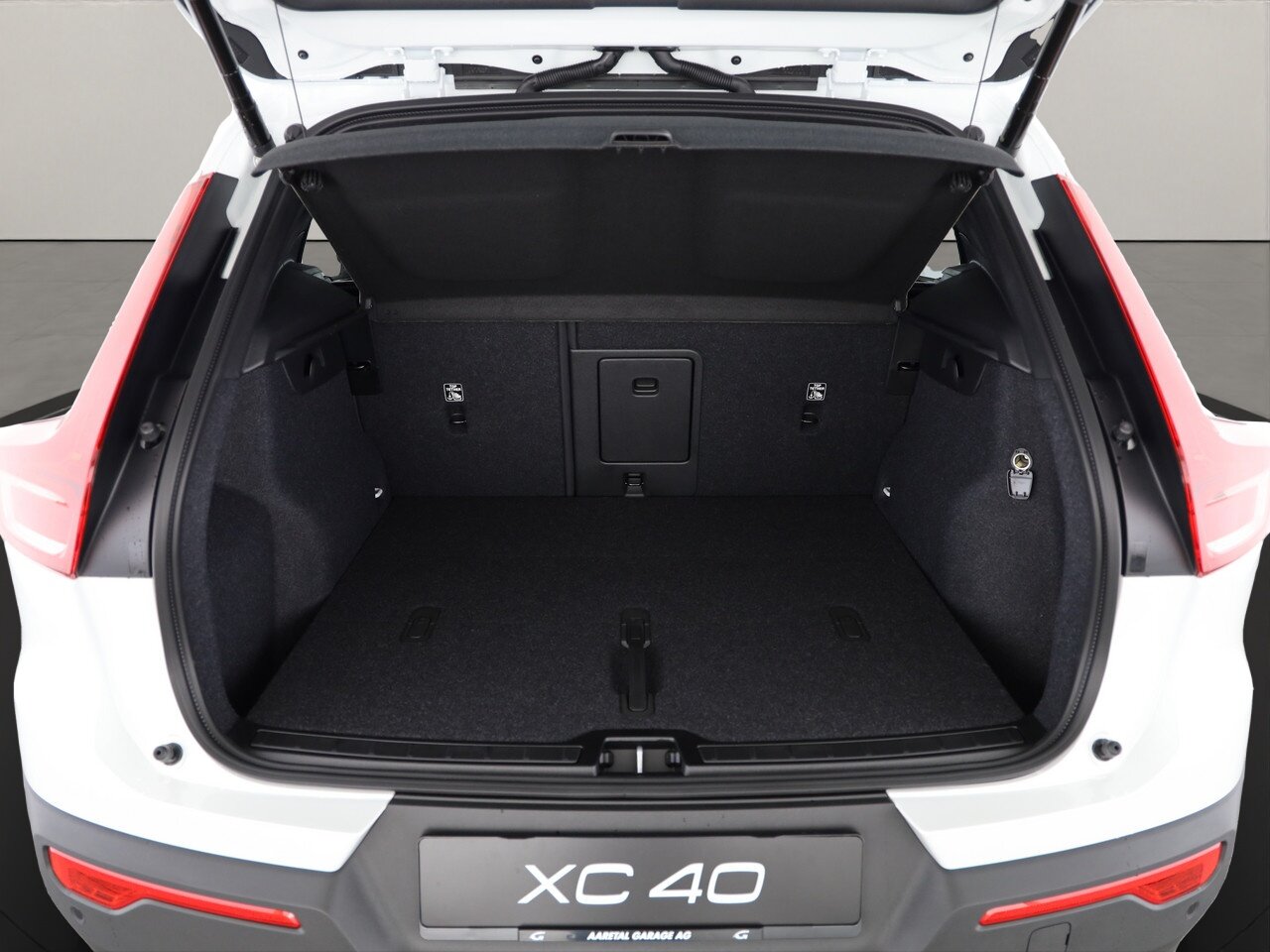 VOLVO XC40 2.0 B3 MH Plus Dark, Benzina, Auto dimostrativa, Automatico - 5