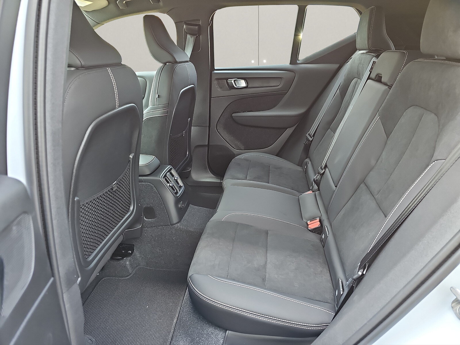 VOLVO XC40 1.5 T4 PiH Plus Dark MY24, Plug-in-Hybrid Benzin/Elektro, Vorführwagen, Automatik - 7