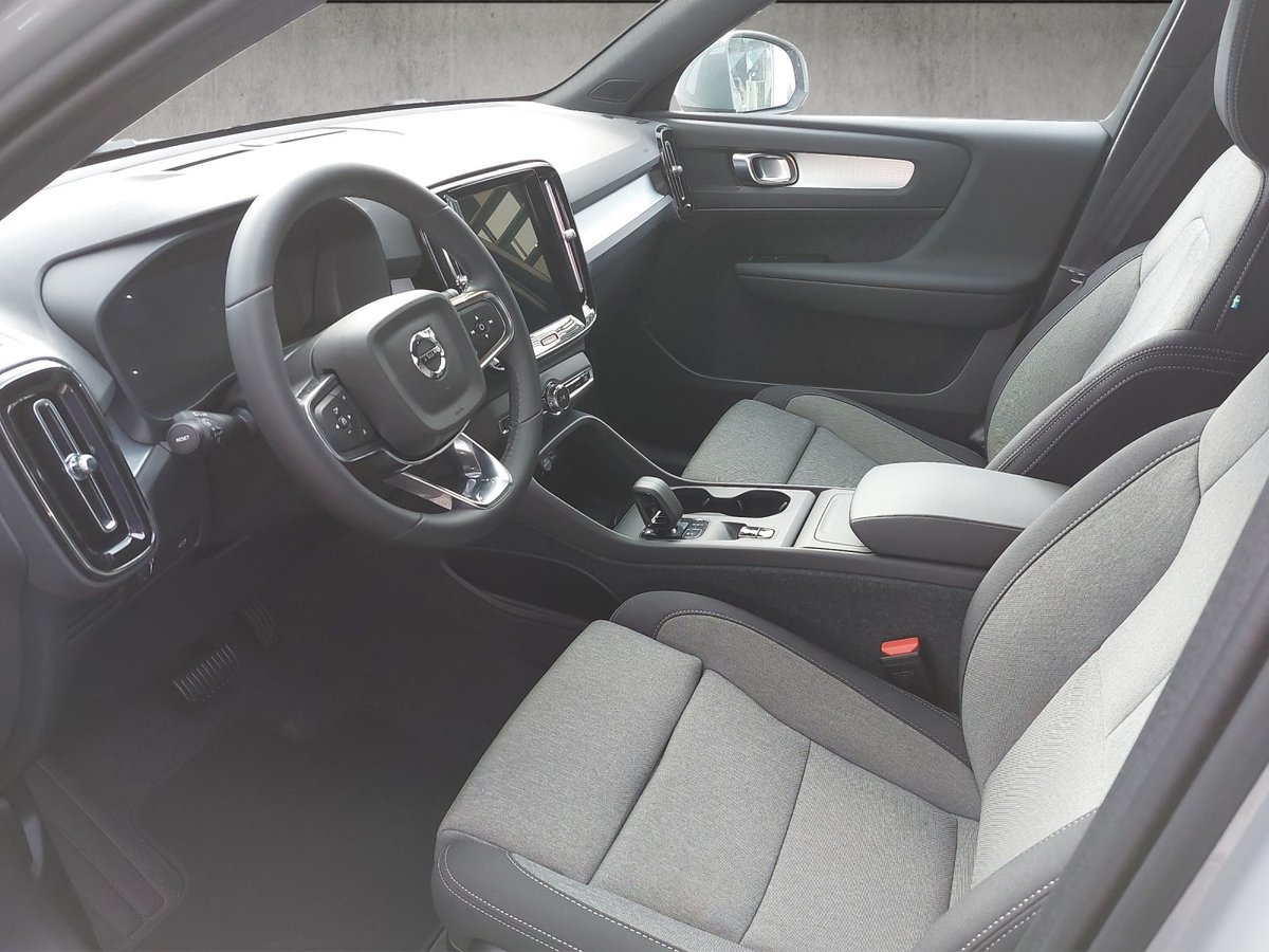 VOLVO XC40 1.5 T2 Xcite, Petrol, New car, Automatic - 6