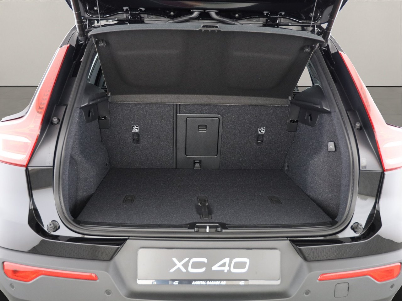 VOLVO XC40 2.0 B4 MH Black Edition, Hybride Léger Essence/Électricité, Voiture nouvelle, Automatique - 4