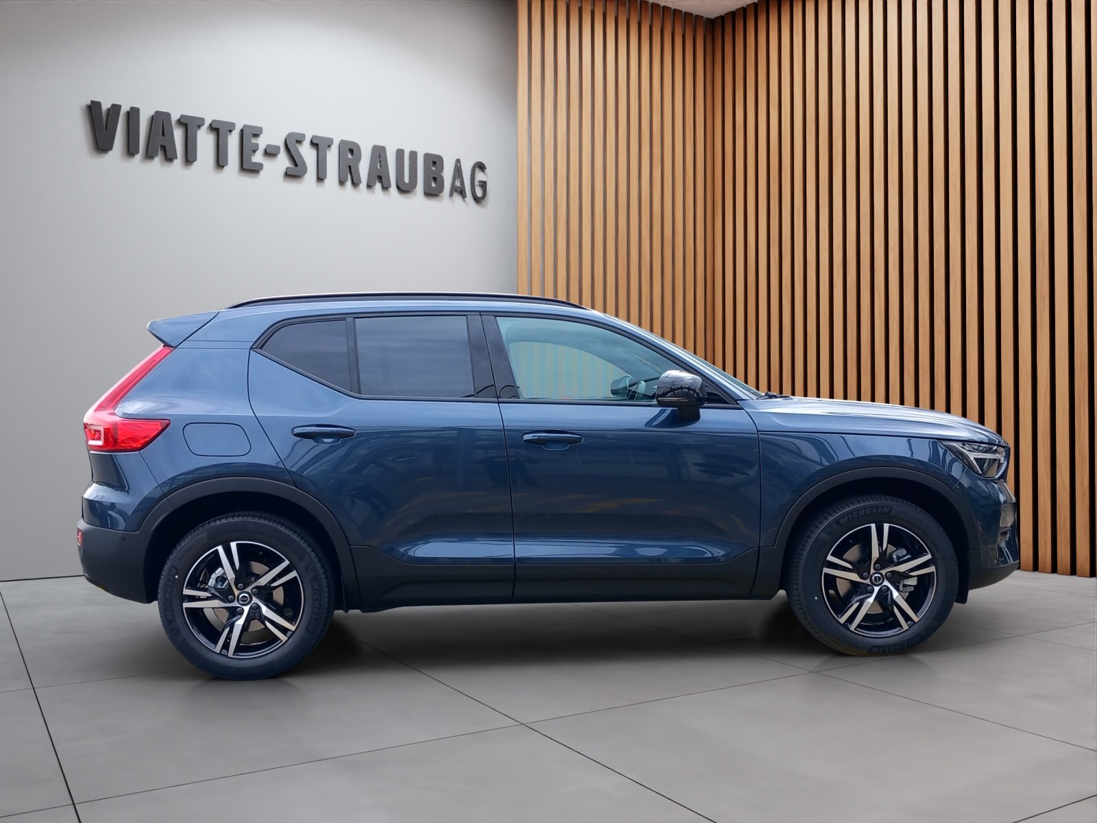 VOLVO XC40 2.0 B3 MH Plus Dark, Hybride Léger Essence/Électricité, Voiture nouvelle, Automatique - 3