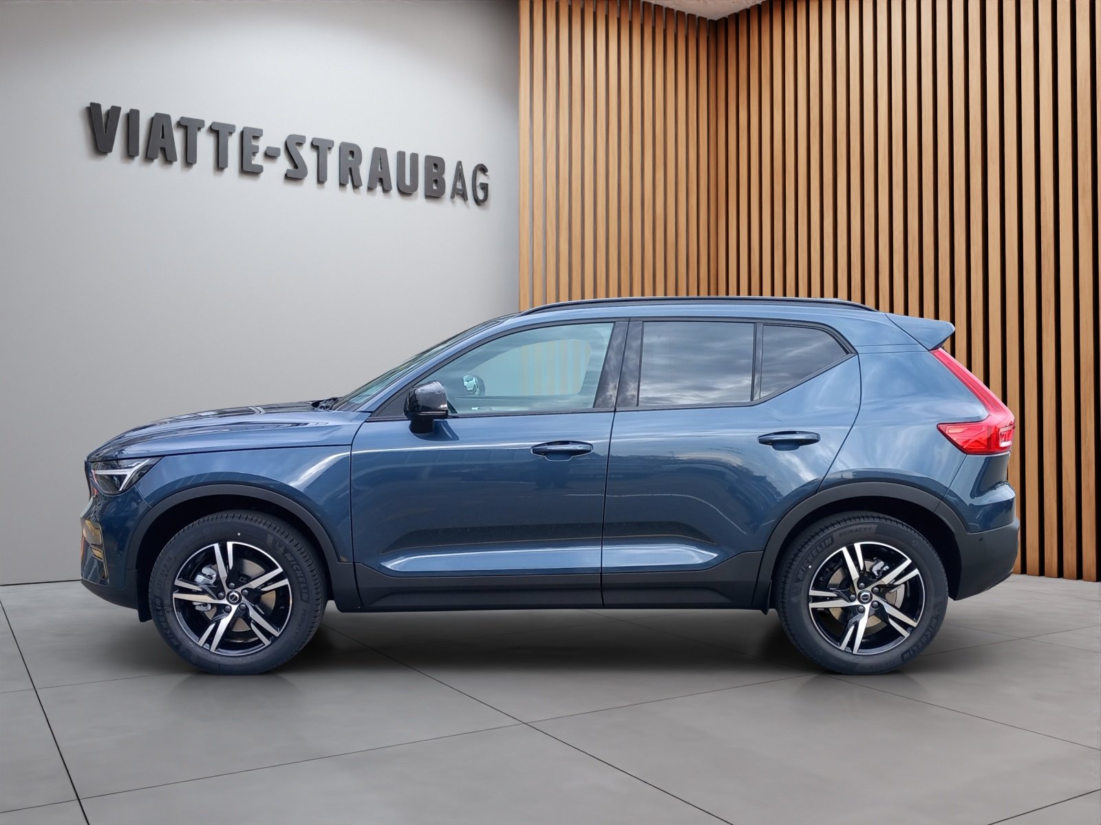 VOLVO XC40 2.0 B3 MH Plus Dark, Hybride Léger Essence/Électricité, Voiture nouvelle, Automatique - 4