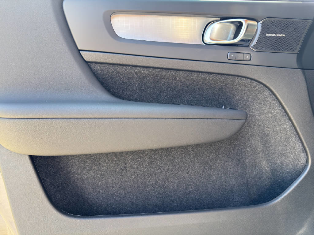 VOLVO XC40 2.0 B4 MH Ultra Dark, Mild-Hybrid Benzin/Elektro, Neuwagen, Automat - 7