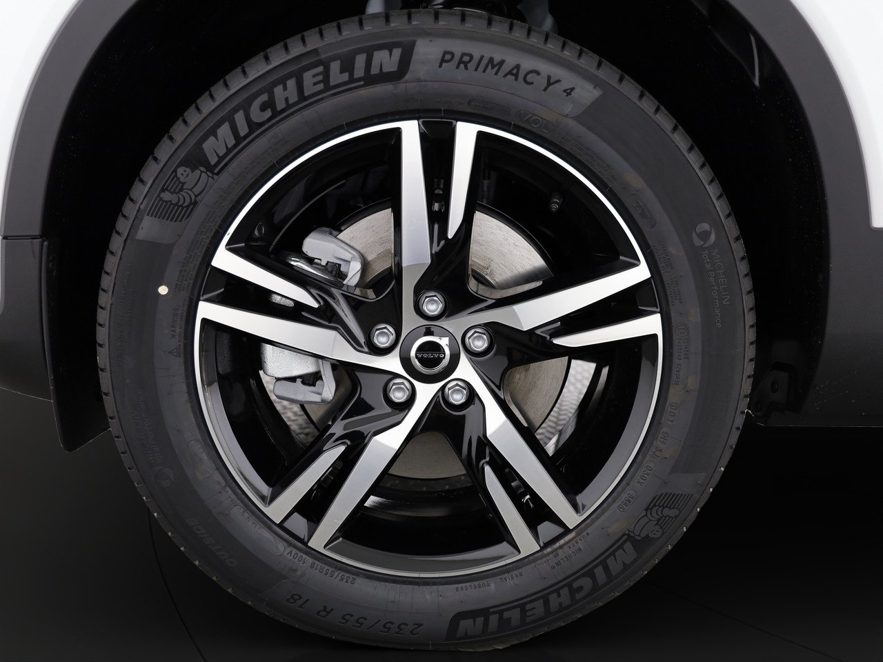 VOLVO XC40 2.0 B3 MH Plus Dark, Mild-Hybrid Petrol/Electric, New car, Automatic - 5