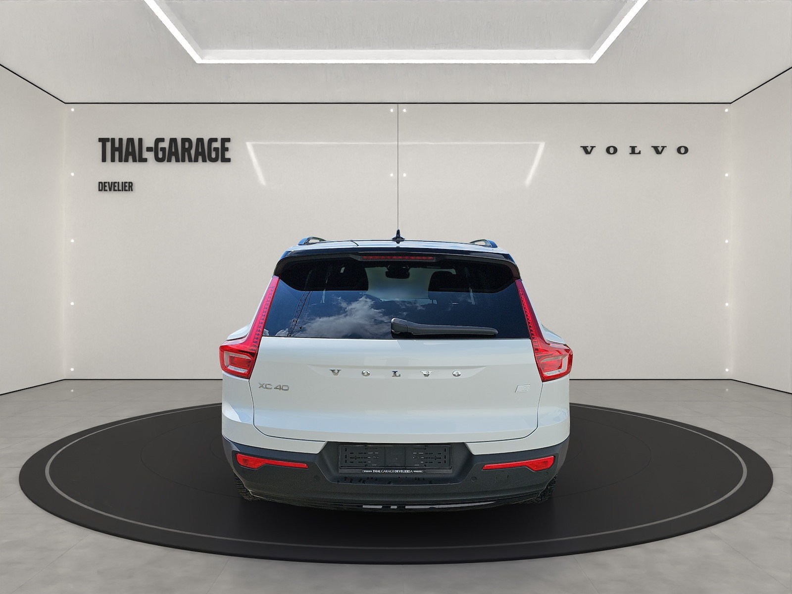 VOLVO XC40 P8 Twin R-Design AWD, Elektro, Occasion / Gebraucht, Automat - 2