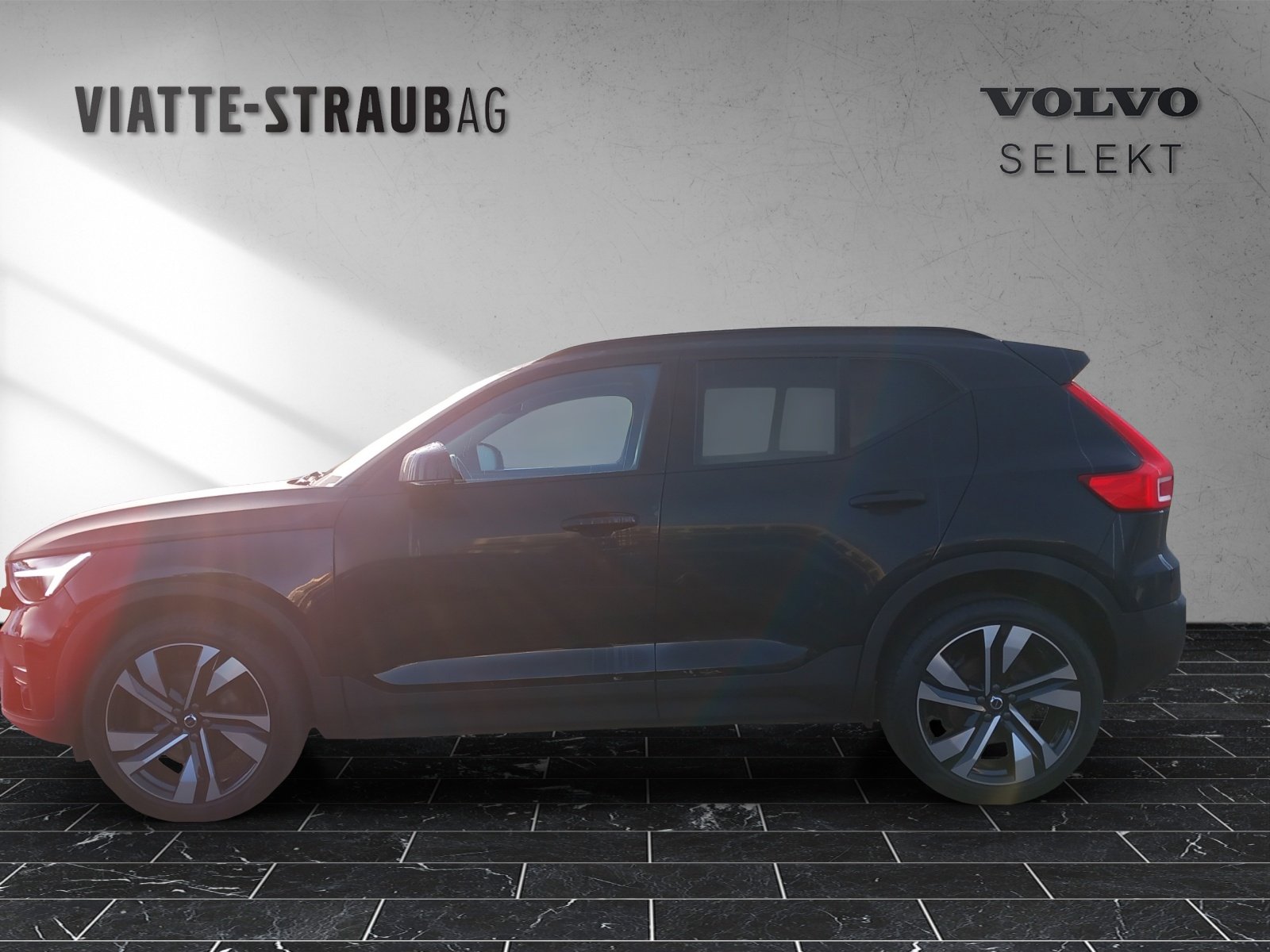 VOLVO XC40 2.0 B3 MH Plus Dark, Hybride Léger Essence/Électricité, Occasion / Utilisé, Automatique - 2