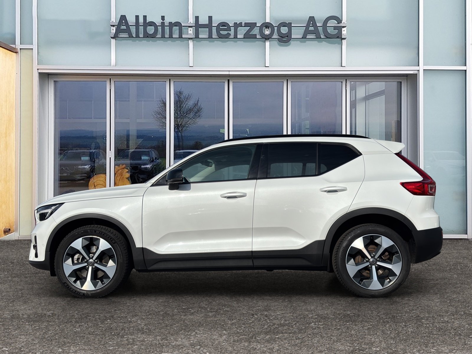 VOLVO XC40 2.0 B4 MH Plus Dark, Mild-Hybrid Benzin/Elektro, Occasion / Gebraucht, Automat - 2