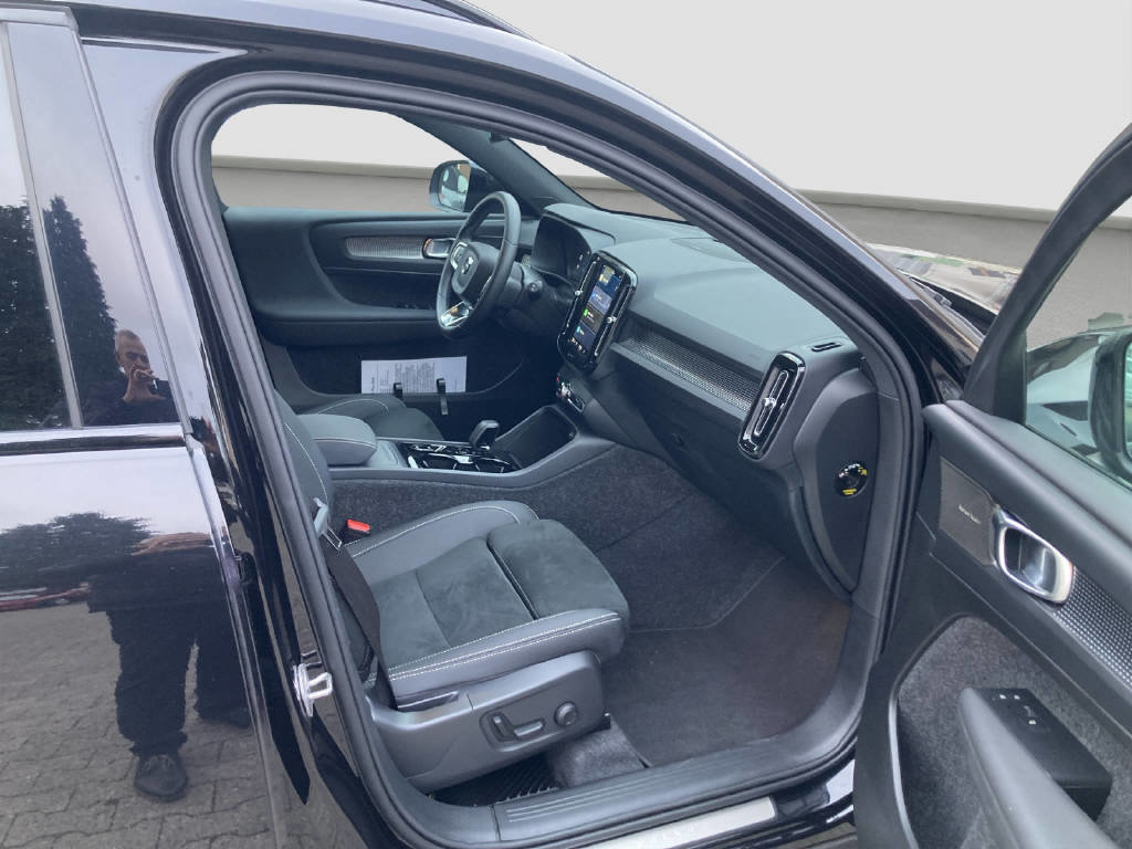 VOLVO XC40 2.0 B3 MH Plus Dark, Mild-Hybrid Petrol/Electric, Second hand / Used, Automatic - 7