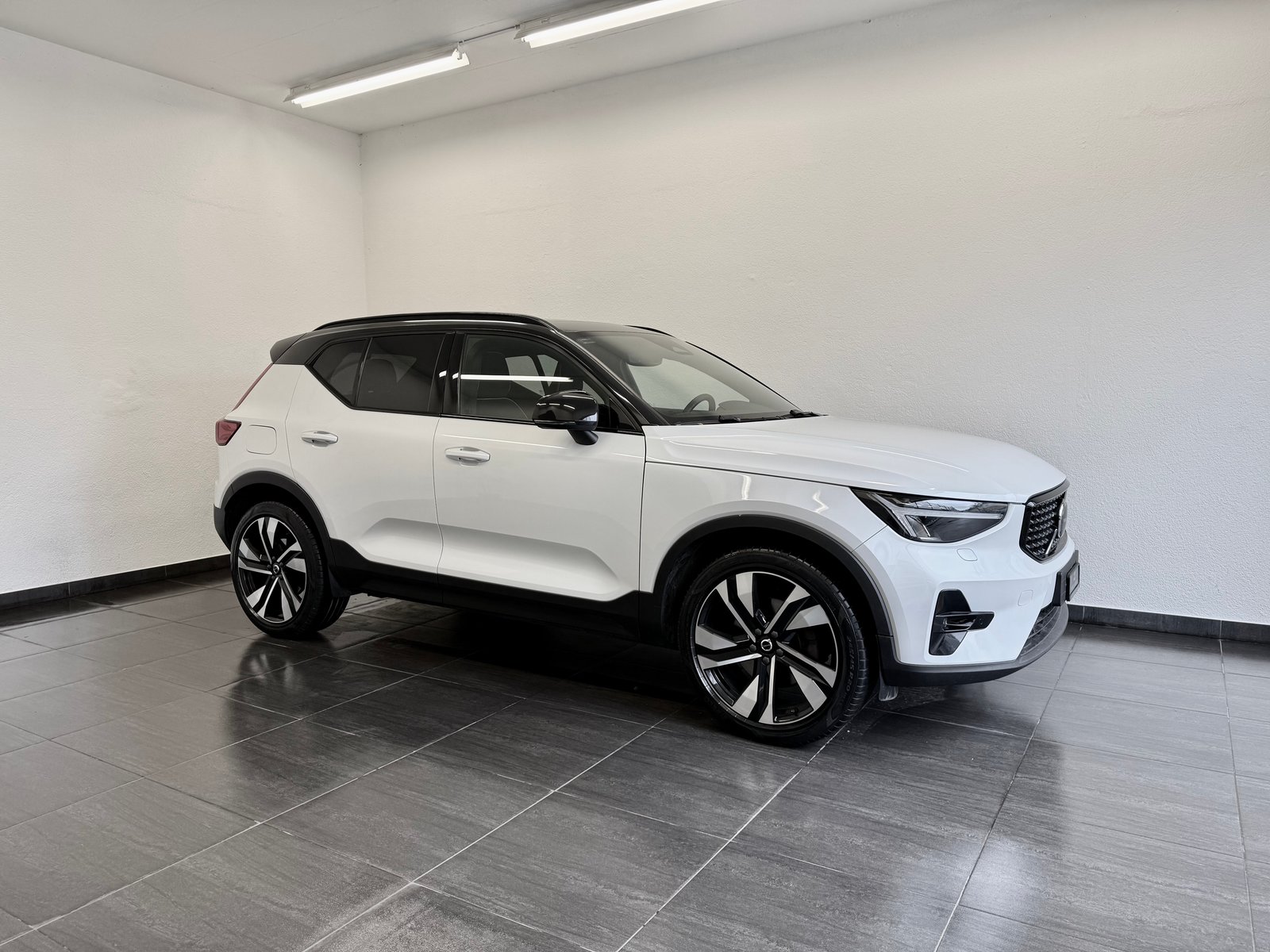 VOLVO XC40 B4 Benzin Mild Hybrid Ultimate Dark DCT