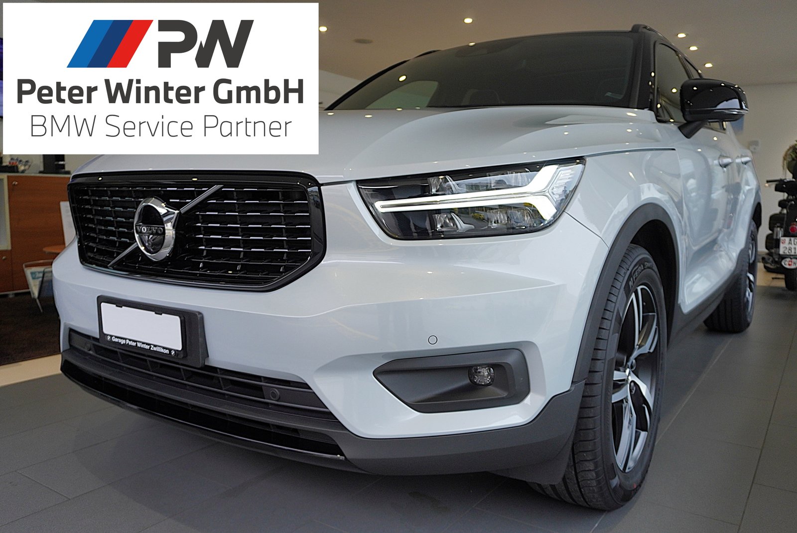 VOLVO XC40 D4 AWD Momentum Geartronic R-Design