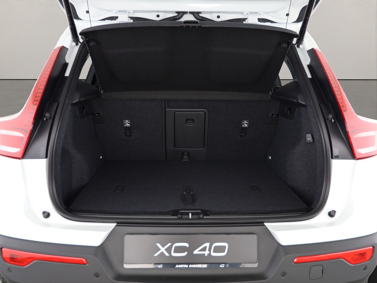 VOLVO XC40 2.0 B3 MH Plus Dark, Hybride Leggero Benzina/Elettrica, Auto dimostrativa, Automatico - 4