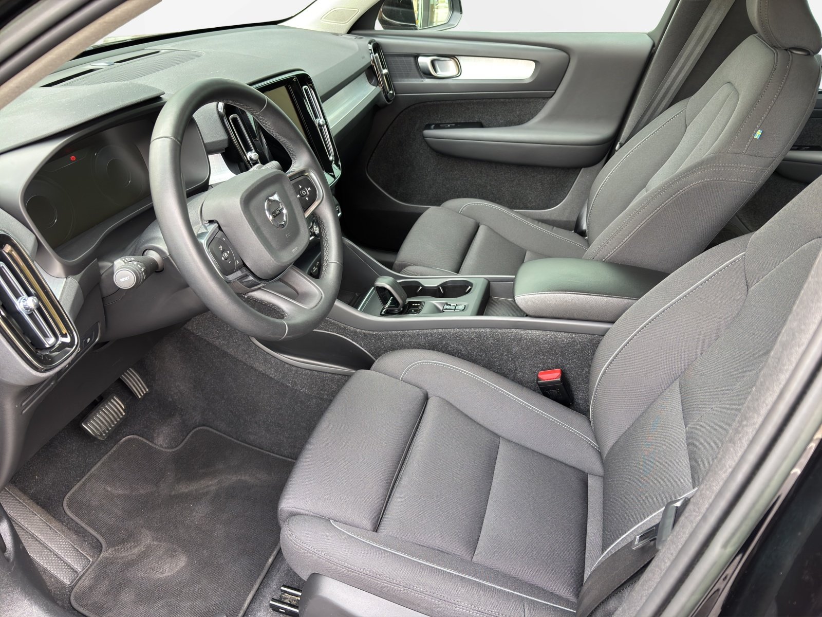 VOLVO XC40 1.5 T4 PiH Inscription Expression, Plug-in-Hybrid Petrol/Electric, Ex-demonstrator, Automatic - 4