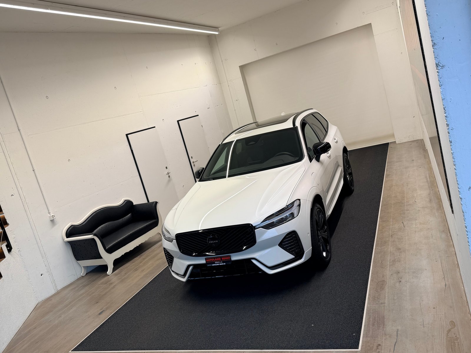 VOLVO XC60 T6 eAWD PluginHybrid Black Edition Geartronic, Hybride Rechargeable Essence/Électricité, Voiture nouvelle, Automatique - 2