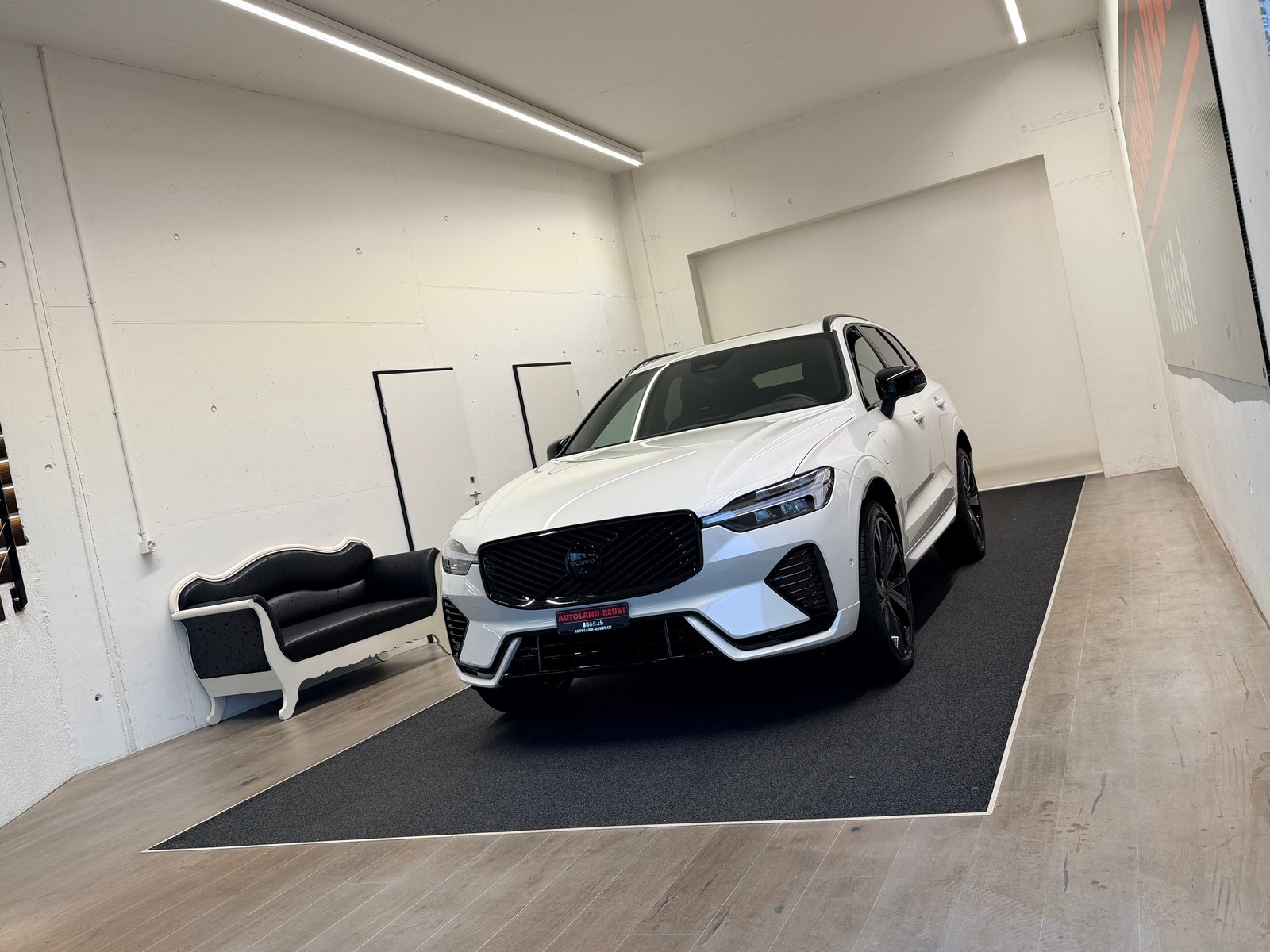 VOLVO XC60 T6 eAWD PluginHybrid Black Edition Geartronic, Hybride Rechargeable Essence/Électricité, Voiture nouvelle, Automatique - 3
