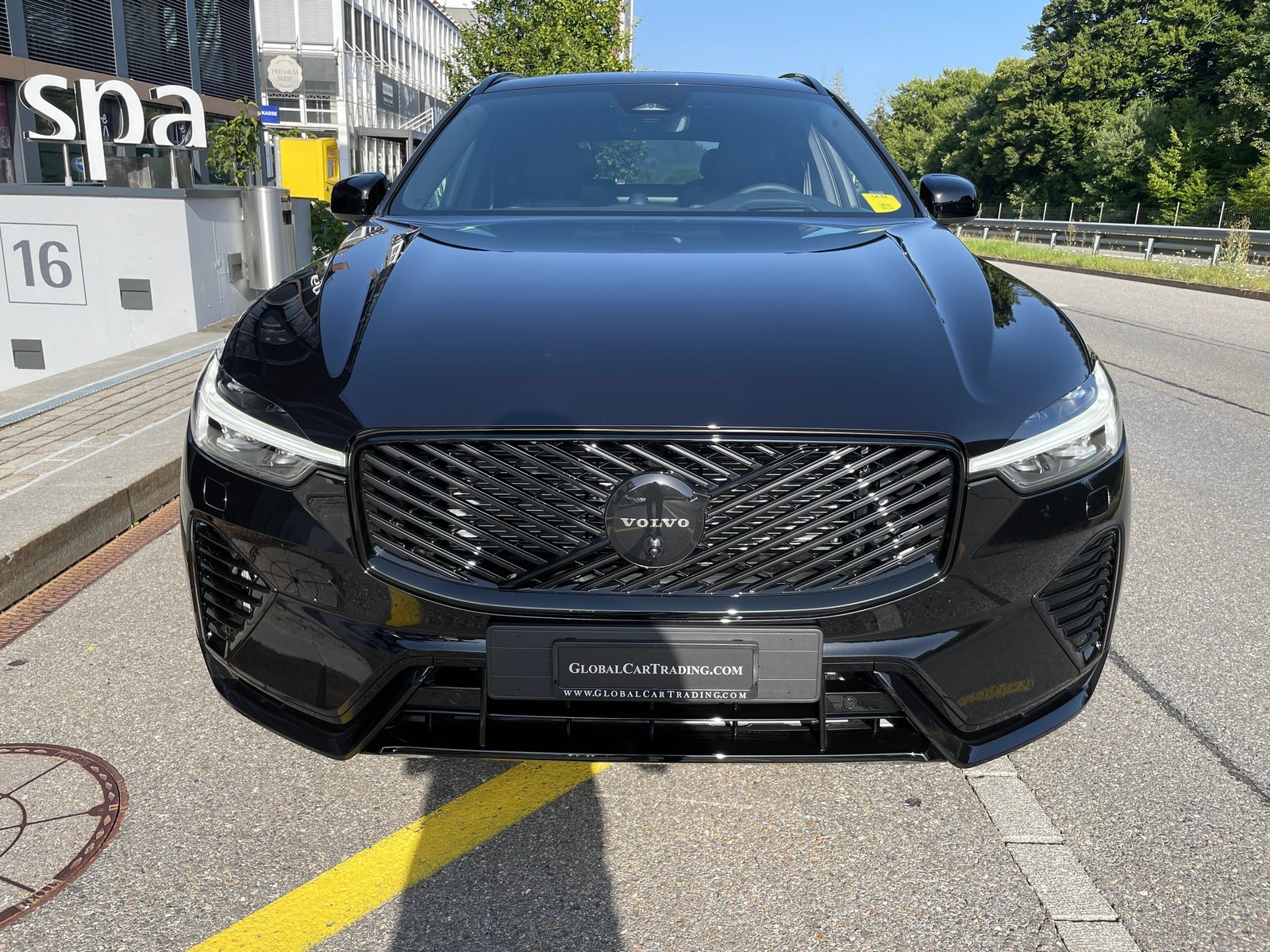 VOLVO XC60 T6 eAWD PluginHybrid Black Edition Geartronic, Plug-in-Hybrid Benzina/Elettrica, Auto nuove, Automatico - 2