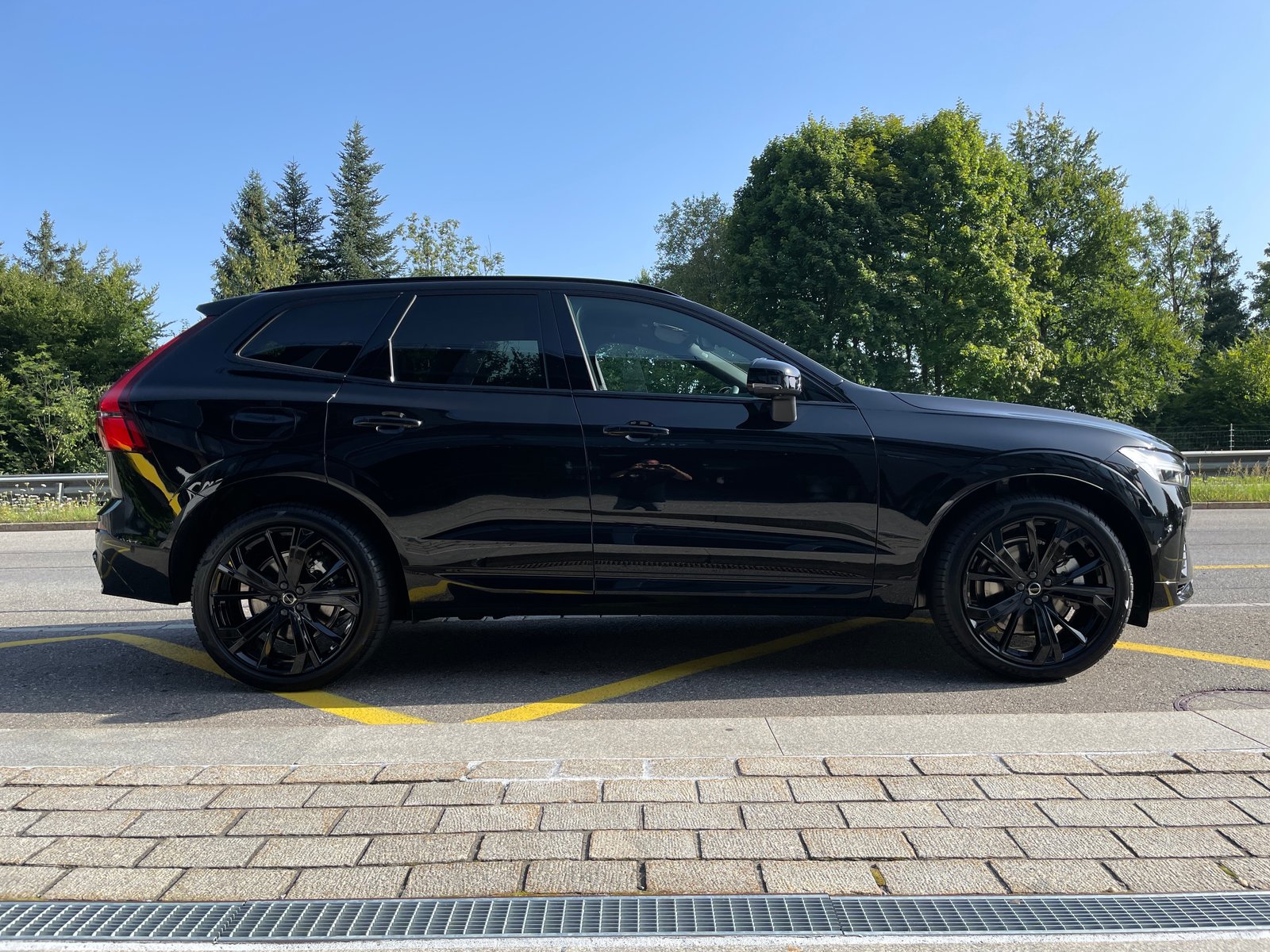VOLVO XC60 T6 eAWD PluginHybrid Black Edition Geartronic, Plug-in-Hybrid Benzina/Elettrica, Auto nuove, Automatico - 5