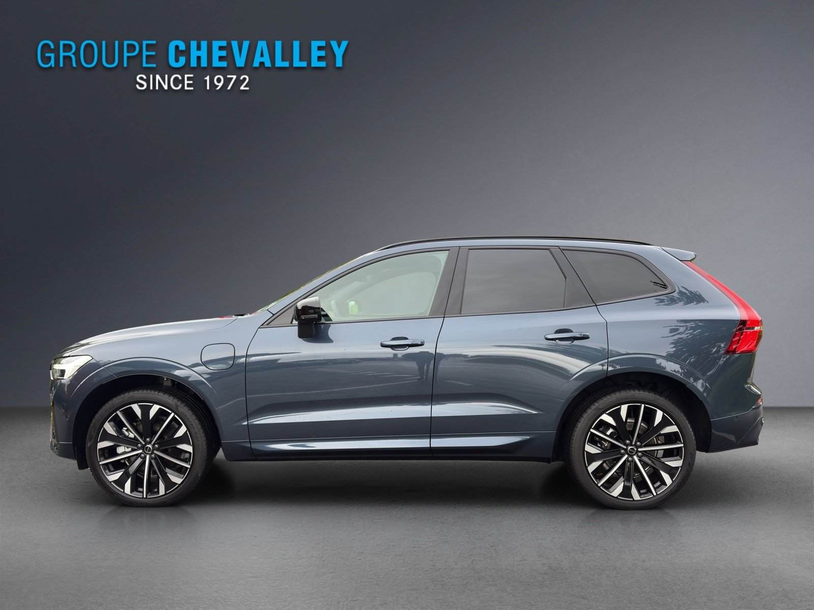 VOLVO XC60 T6 eAWD PluginHybrid Ultra Dark Geartronic, Plug-in-Hybrid Benzina/Elettrica, Auto nuove, Automatico - 2