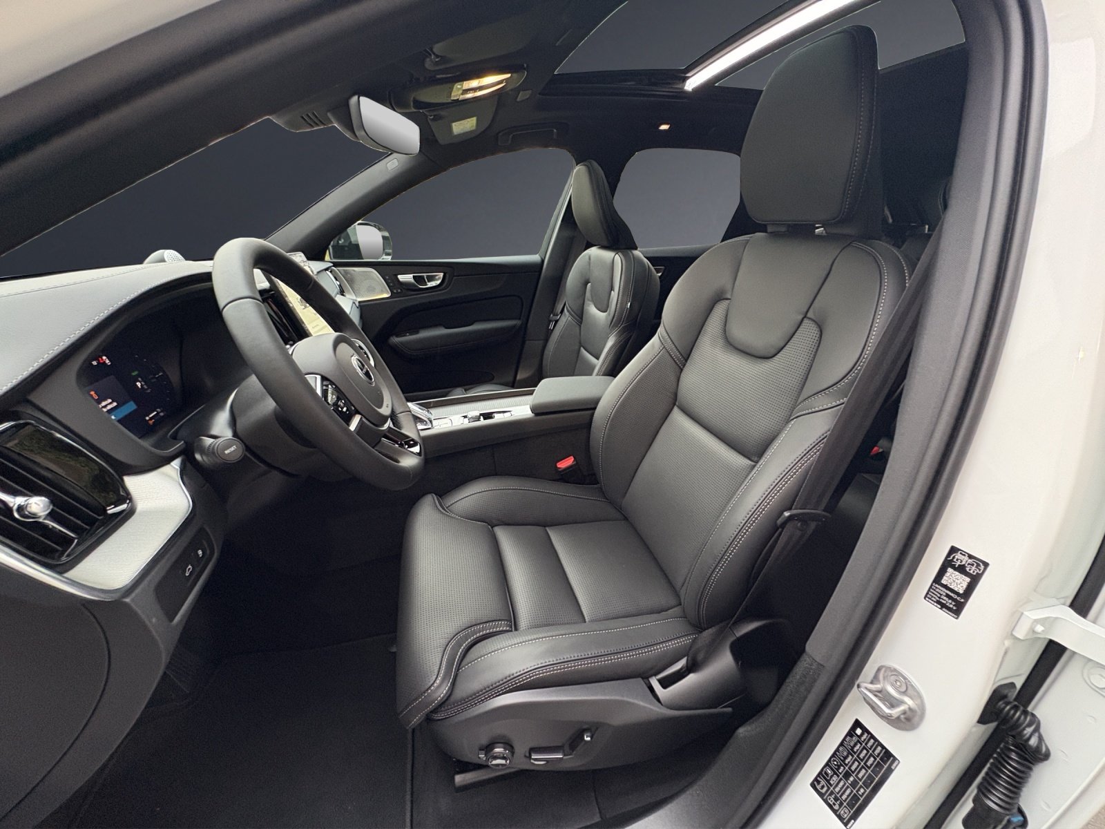 VOLVO XC60 T8 eAWD PluginHybrid Black Edition Geartronic, Plug-in-Hybrid Benzina/Elettrica, Auto nuove, Automatico - 6