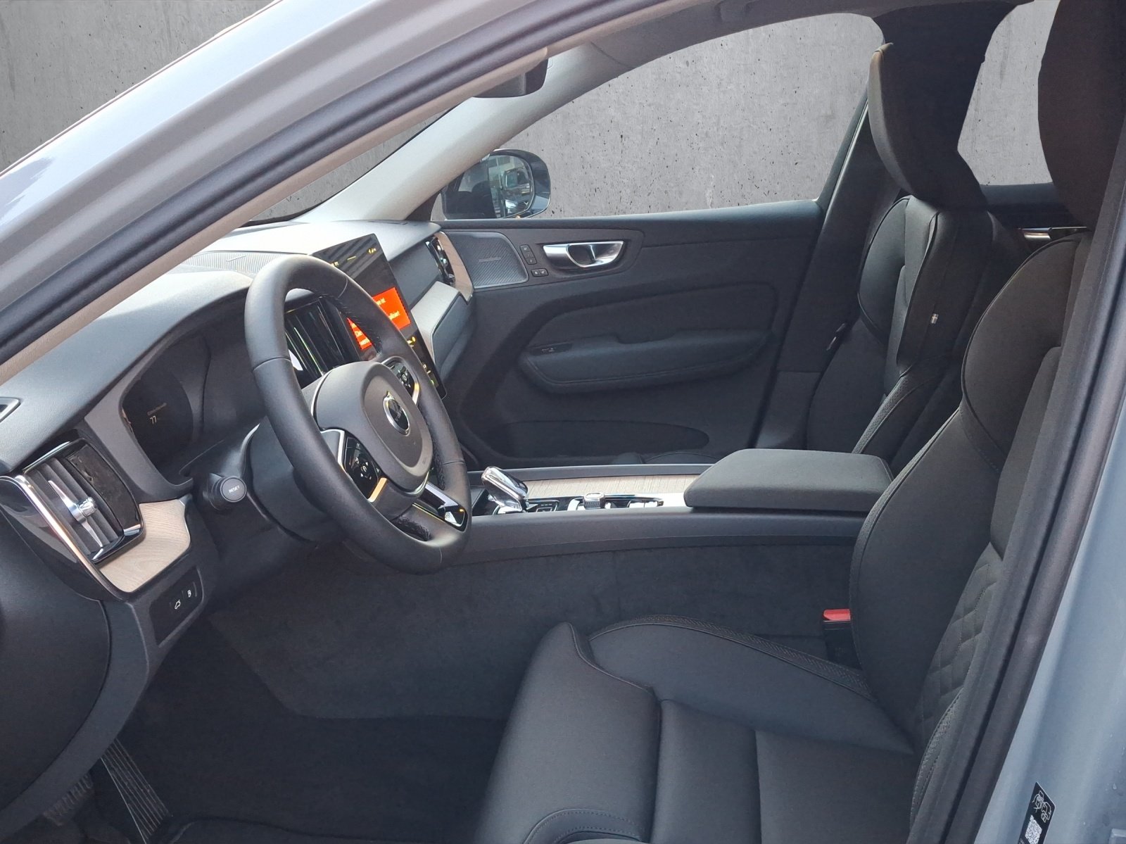 VOLVO XC60 T6 eAWD PluginHybrid Plus Dark Geartronic, Hybride Rechargeable Essence/Électricité, Voiture nouvelle, Automatique - 7