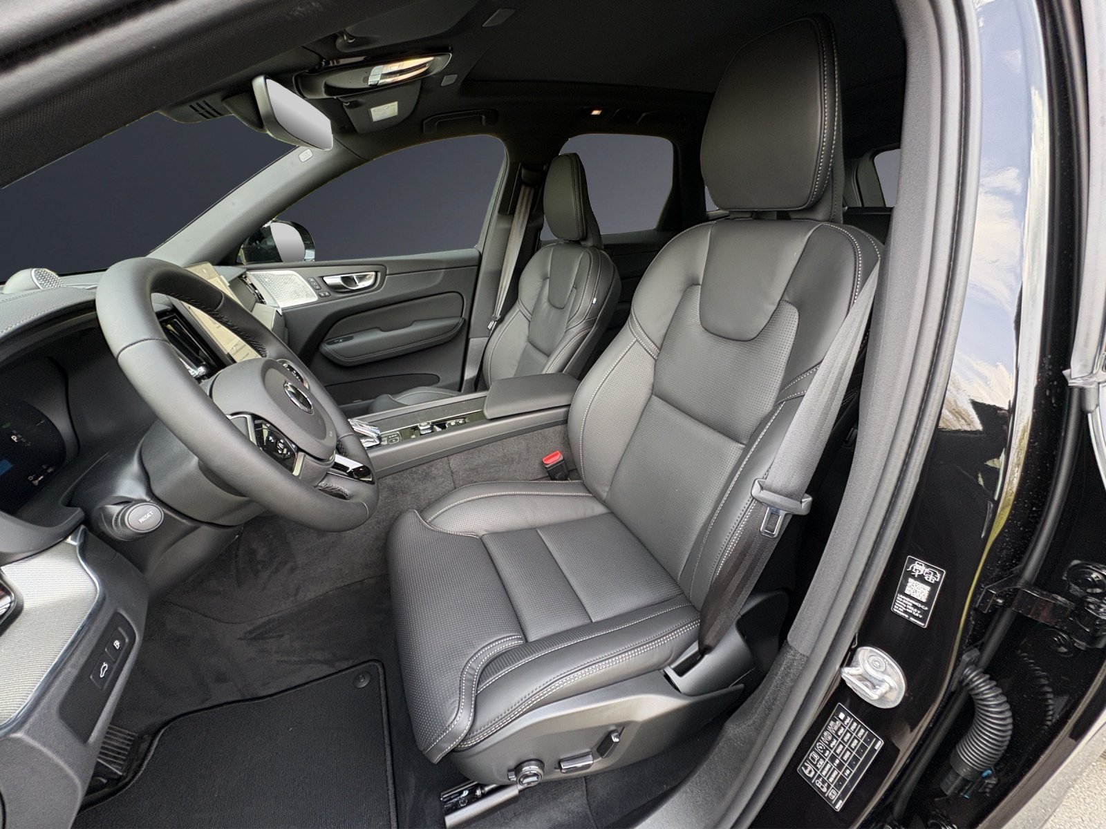 VOLVO XC60 T6 eAWD PluginHybrid Black Edition Geartronic, Hybride Rechargeable Essence/Électricité, Voiture nouvelle, Automatique - 6