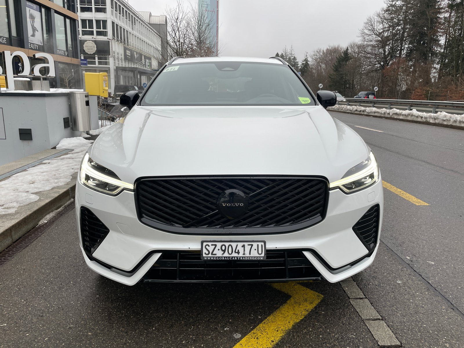 VOLVO XC60 T6 eAWD PluginHybrid Black Edition Geartronic, Plug-in-Hybrid Benzin/Elektro, Neuwagen, Automatik - 2