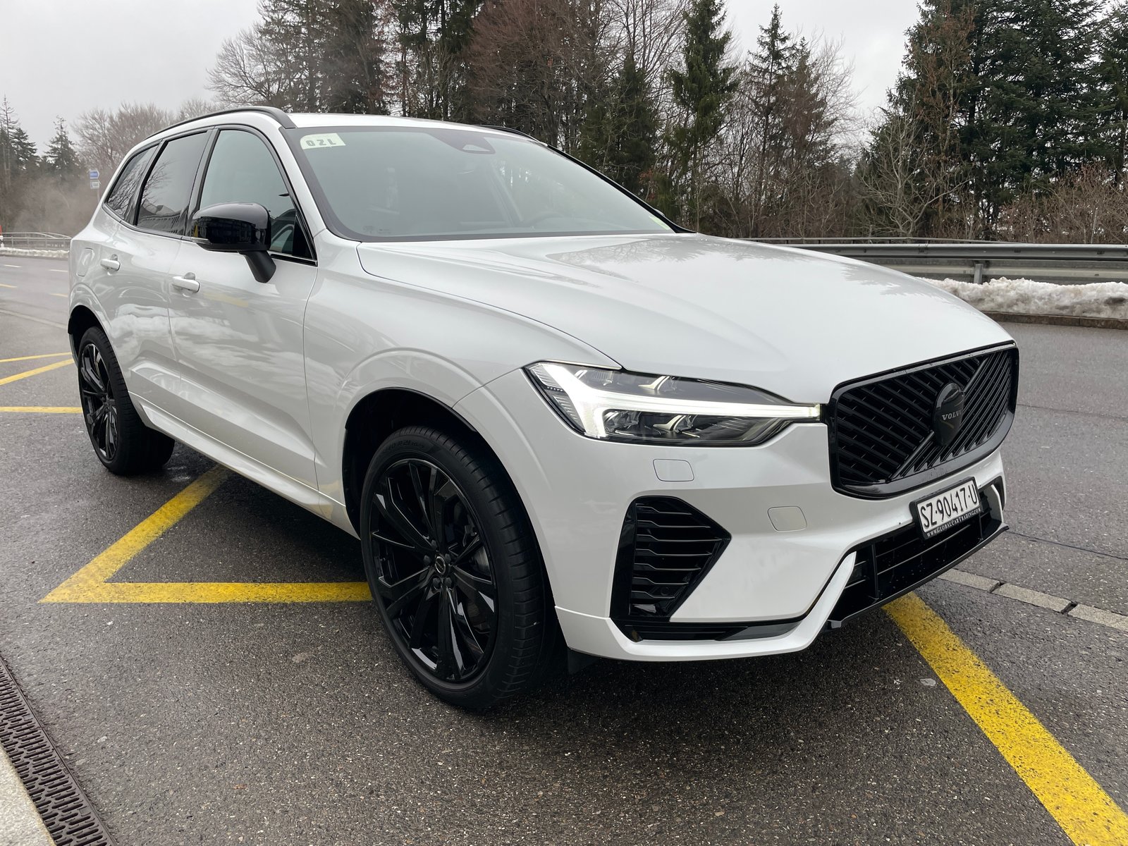 VOLVO XC60 T6 eAWD PluginHybrid Black Edition Geartronic, Plug-in-Hybrid Benzin/Elektro, Neuwagen, Automatik - 3
