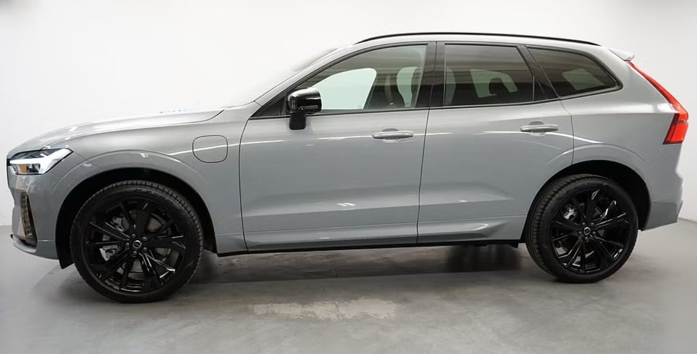 VOLVO XC60 T6 eAWD PluginHybrid Plus Dark Geartronic, Hybride Rechargeable Essence/Électricité, Voiture nouvelle, Automatique - 2