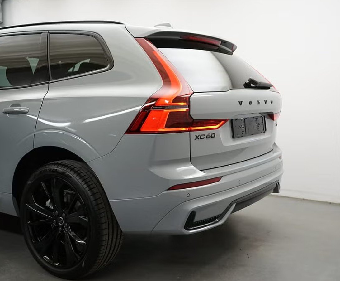 VOLVO XC60 T6 eAWD PluginHybrid Plus Dark Geartronic, Hybride Rechargeable Essence/Électricité, Voiture nouvelle, Automatique - 3