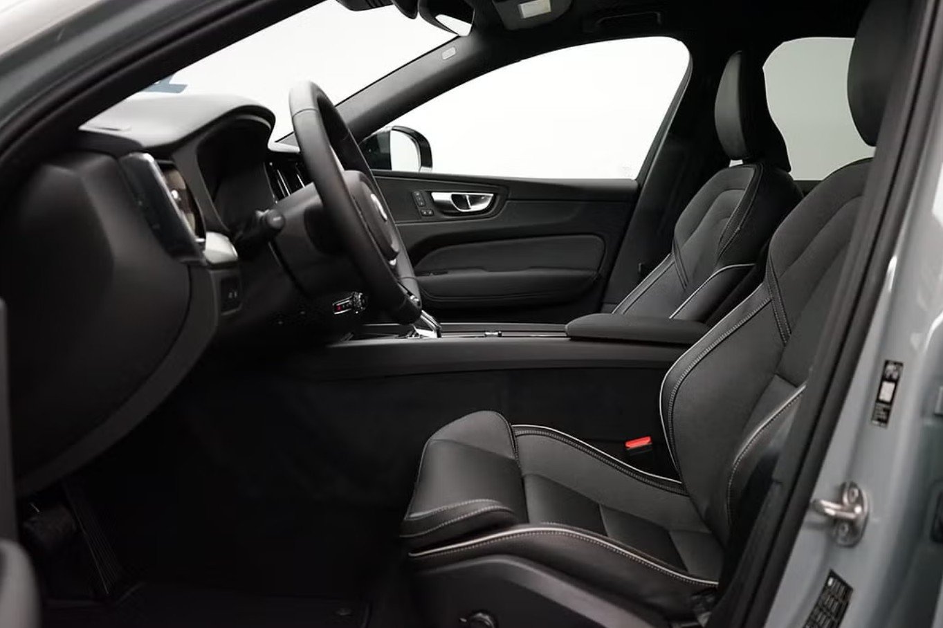 VOLVO XC60 T6 eAWD PluginHybrid Plus Dark Geartronic, Hybride Rechargeable Essence/Électricité, Voiture nouvelle, Automatique - 4