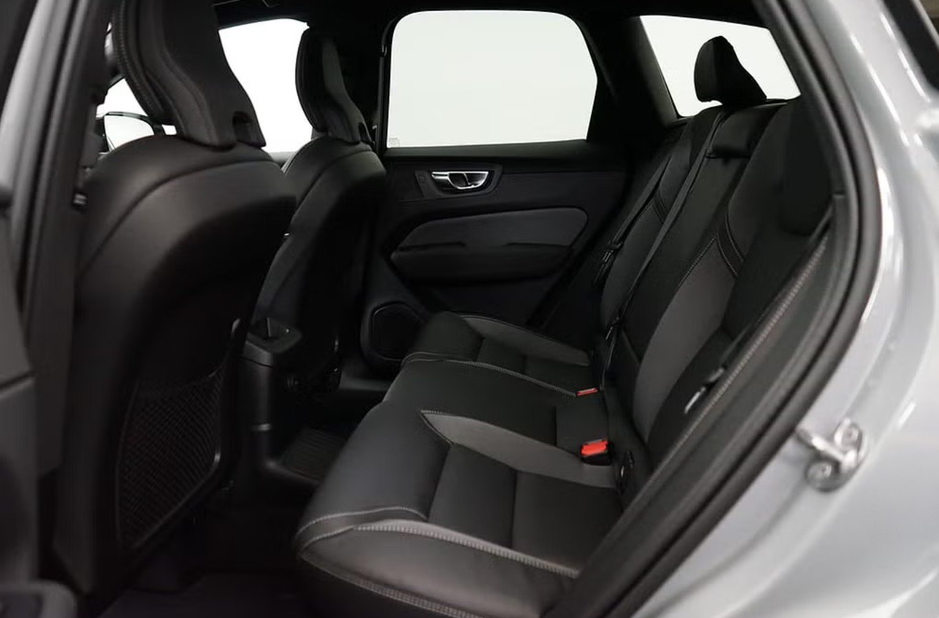 VOLVO XC60 T6 eAWD PluginHybrid Plus Dark Geartronic, Hybride Rechargeable Essence/Électricité, Voiture nouvelle, Automatique - 6