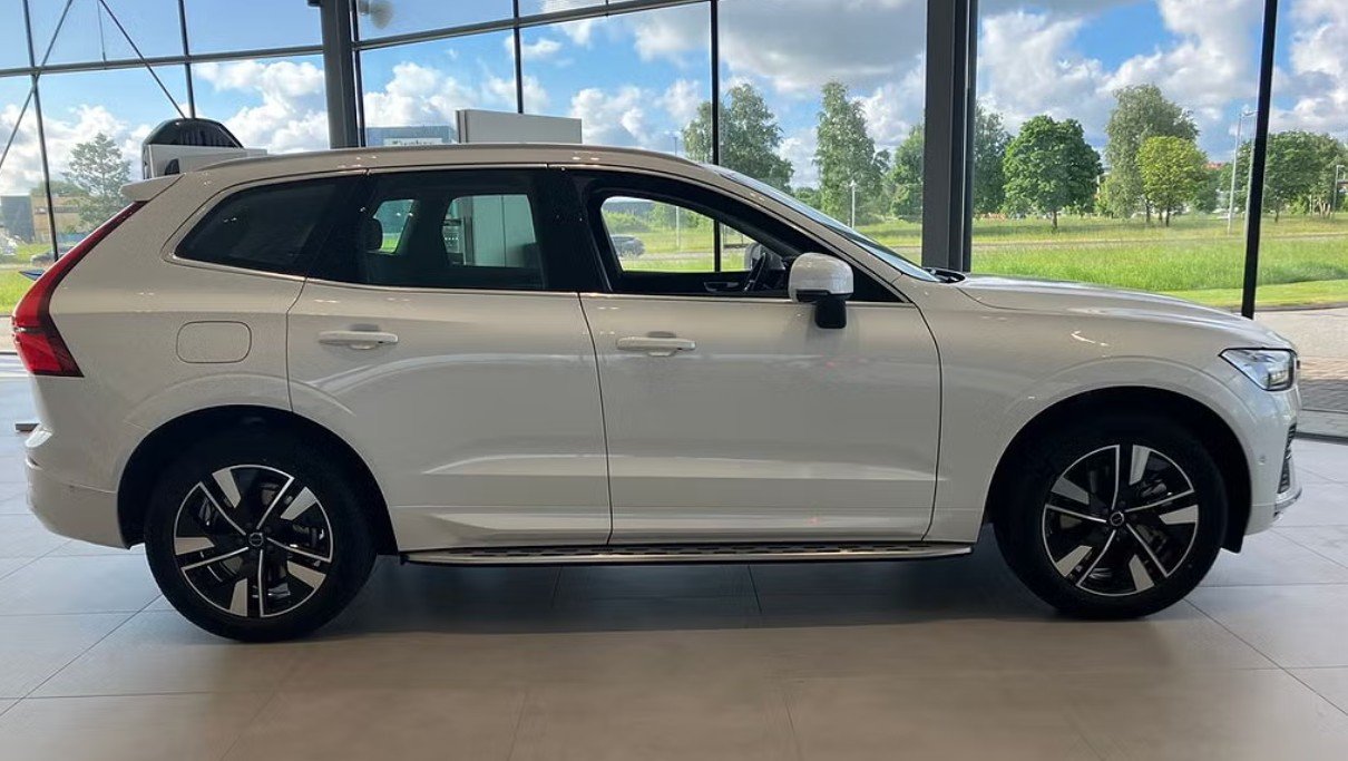 VOLVO XC60 T6 eAWD PluginHybrid Plus Bright Geartronic, Hybride Rechargeable Essence/Électricité, Voiture nouvelle, Automatique - 4