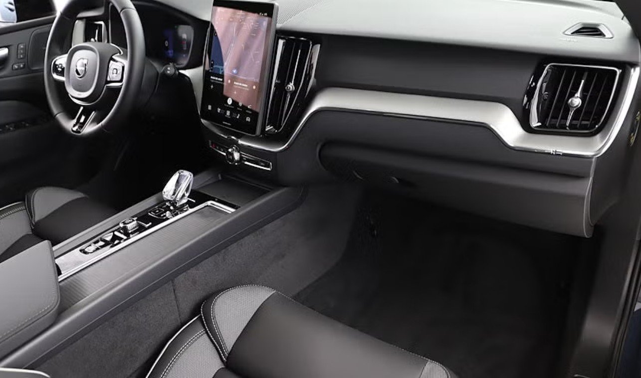 VOLVO XC60 T6 eAWD PluginHybrid Plus Dark Geartronic, Plug-in-Hybrid Benzina/Elettrica, Auto nuove, Automatico - 7
