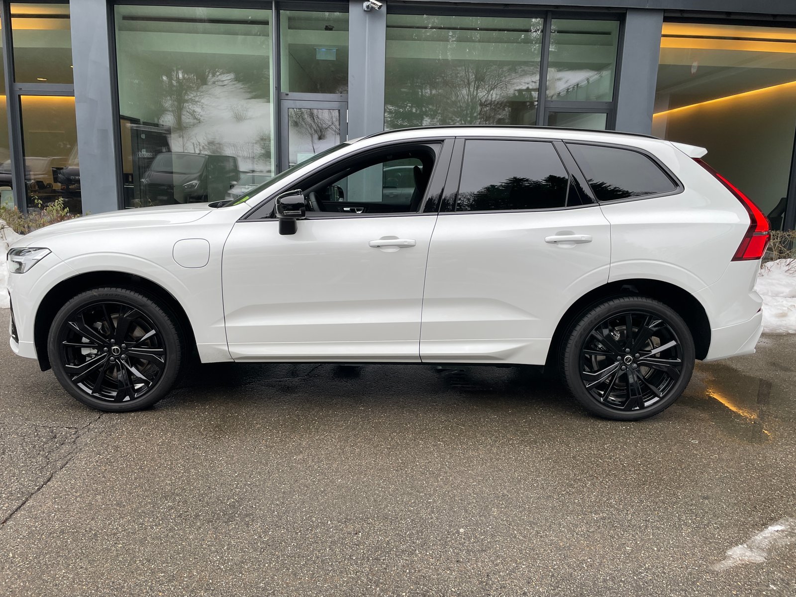 VOLVO XC60 T6 eAWD PluginHybrid Black Edition Geartronic, Plug-in-Hybrid Petrol/Electric, New car, Automatic - 2