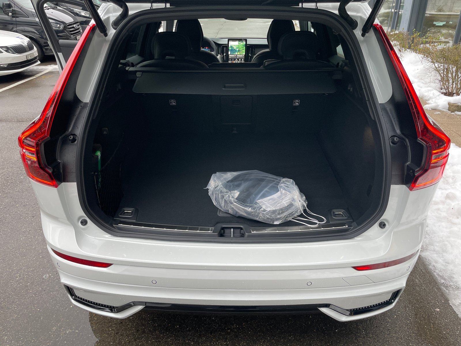VOLVO XC60 T6 eAWD PluginHybrid Black Edition Geartronic, Plug-in-Hybrid Petrol/Electric, New car, Automatic - 5