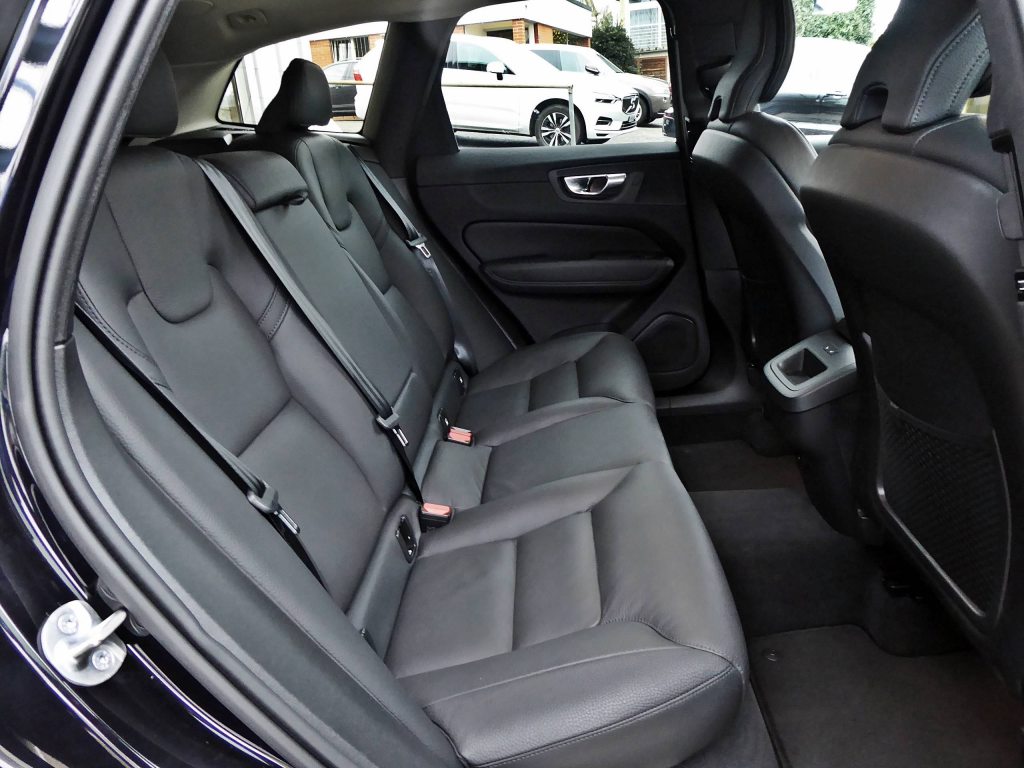 VOLVO XC60 B5 B AWD Plus Dark, Hybride Léger Essence/Électricité, Occasion / Utilisé, Automatique - 6