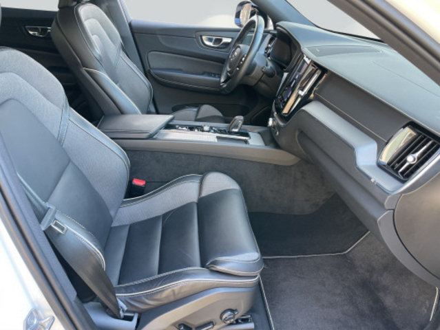 VOLVO XC60 T8 eAWD R-Design, Plug-in-Hybrid Benzin/Elektro, Occasion / Gebraucht, Automatik - 7