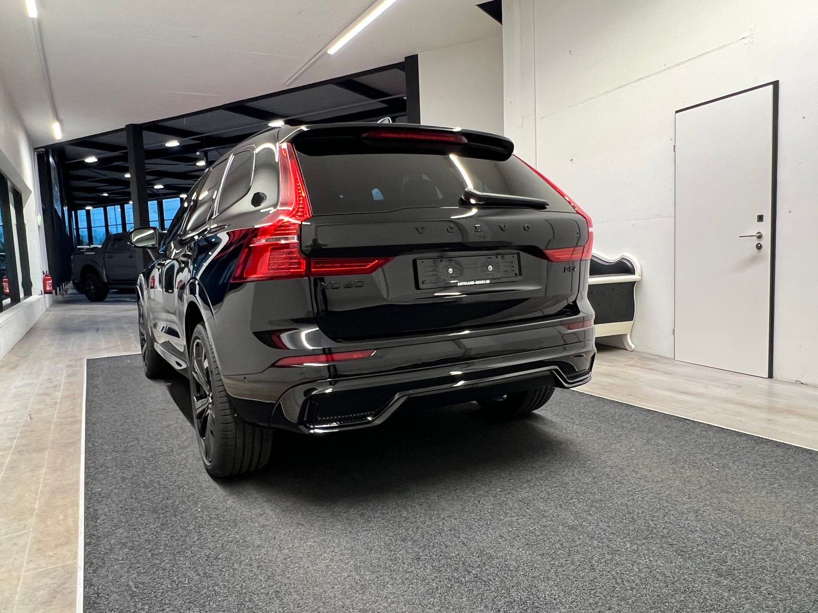 VOLVO XC60 B5 Benzin Mild Hybrid AWD Black Edition Geartronic, Benzin, Occasion / Gebraucht, Automatik - 7