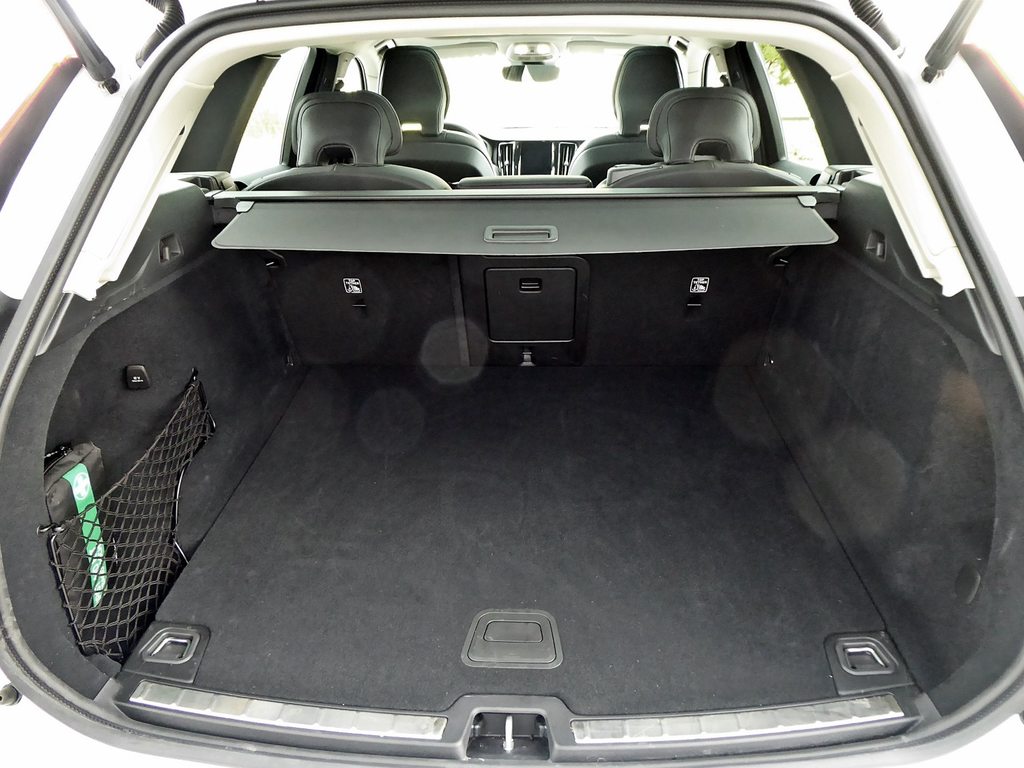 VOLVO XC60 B5 B AWD Plus Dark, Mild-Hybrid Petrol/Electric, Second hand / Used, Automatic - 7