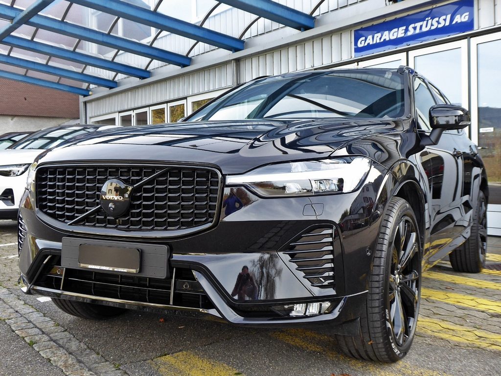 VOLVO XC60 B5 B AWD Plus Dark, Hybride Léger Essence/Électricité, Occasion / Utilisé, Automatique