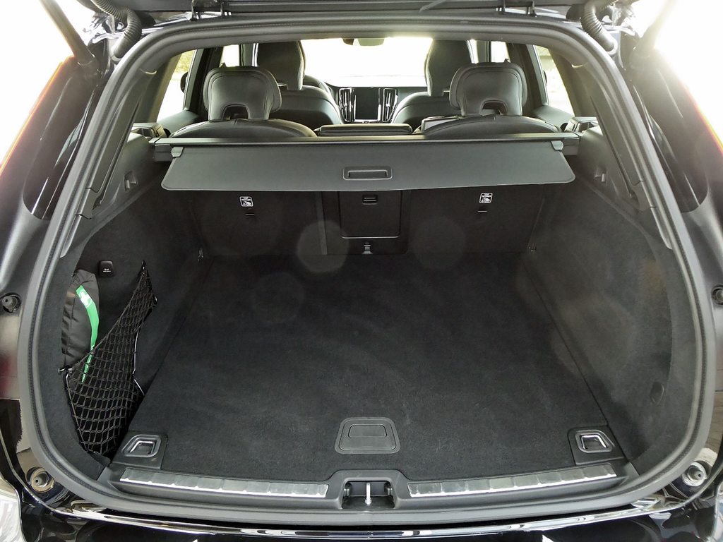 VOLVO XC60 B5 B AWD Plus Dark, Hybride Léger Essence/Électricité, Occasion / Utilisé, Automatique - 7