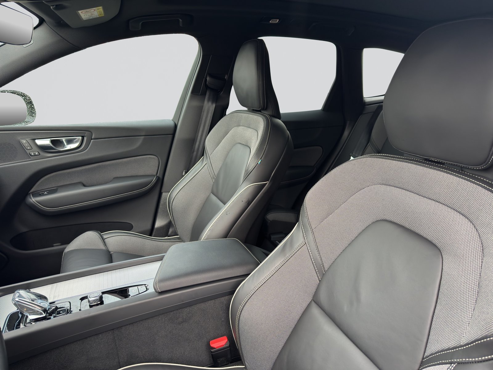 VOLVO XC60 B5 Benzin Mild Hybrid AWD Black Edition Geartroni, Benzin, Occasion / Gebraucht, Automatik - 6