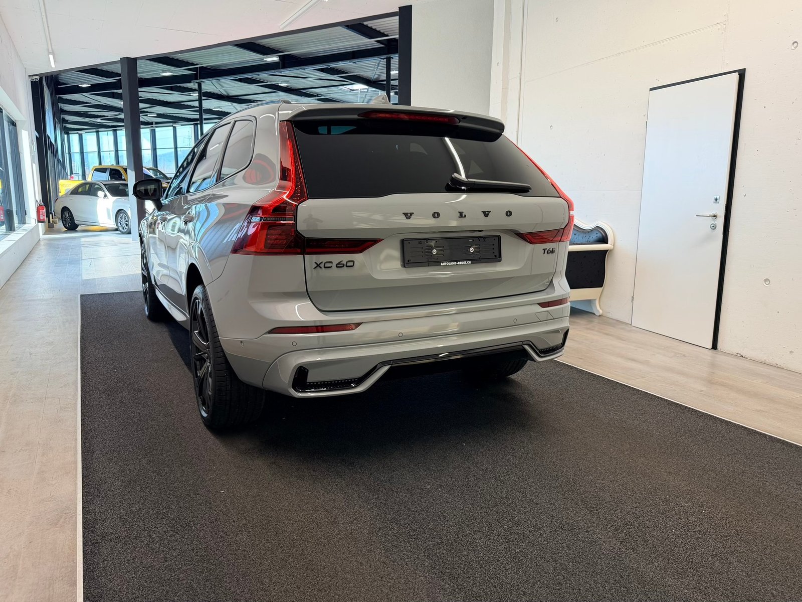 VOLVO XC60 T6 eAWD PluginHybrid Black Edition Geartronic, Hybride Rechargeable Essence/Électricité, Occasion / Utilisé, Automatique - 7