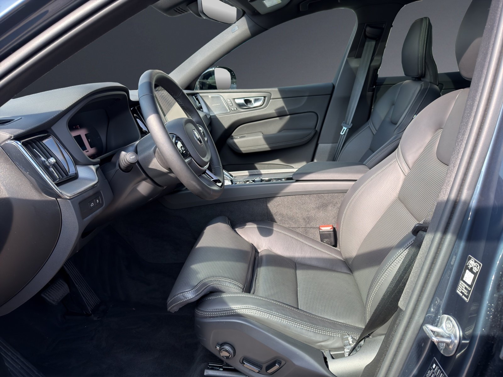 VOLVO XC60 T8 eAWD PluginHybrid Black Edition Geartronic, Hybride Rechargeable Essence/Électricité, Occasion / Utilisé, Automatique - 6