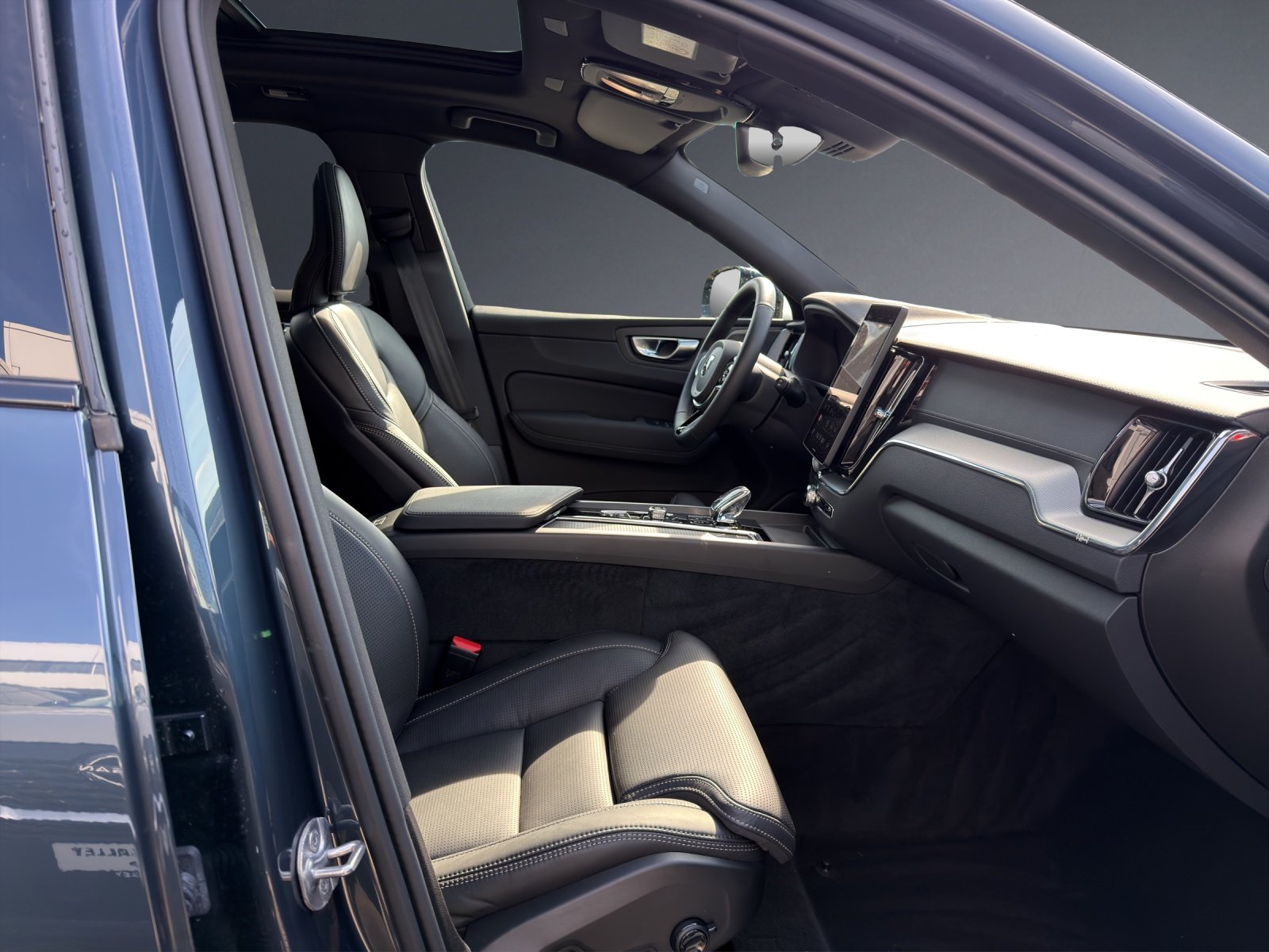 VOLVO XC60 T8 eAWD PluginHybrid Black Edition Geartronic, Hybride Rechargeable Essence/Électricité, Occasion / Utilisé, Automatique - 7