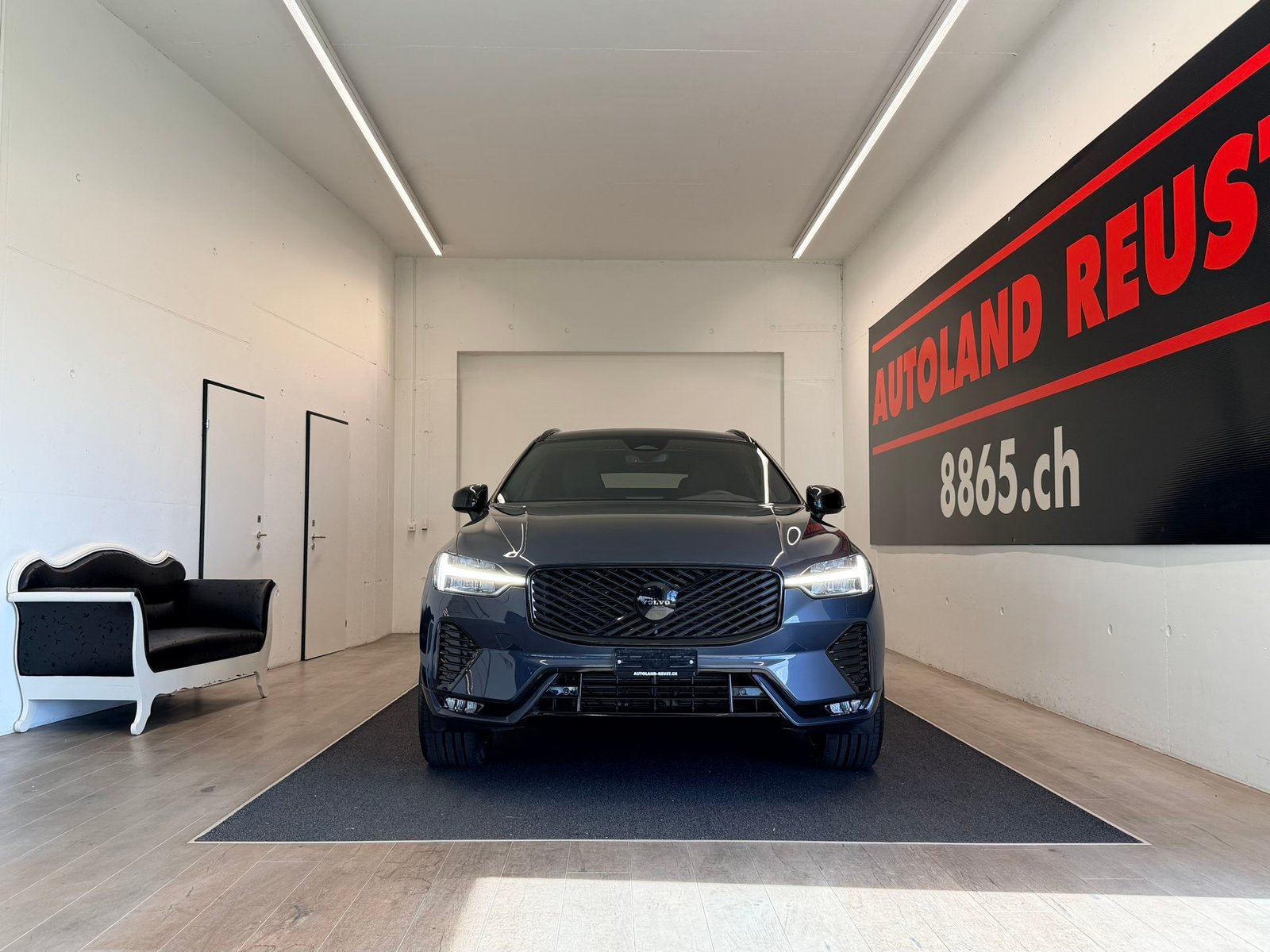 VOLVO XC60 FACELIFT B5 Benzin Mild Hybrid AWD Black Edition, Benzin, Occasion / Gebraucht, Automatik - 2