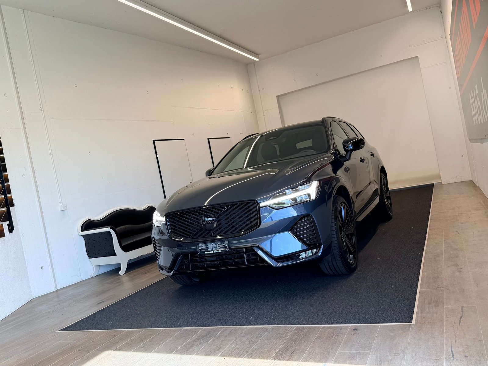 VOLVO XC60 FACELIFT B5 Benzin Mild Hybrid AWD Black Edition, Benzin, Occasion / Gebraucht, Automatik - 3
