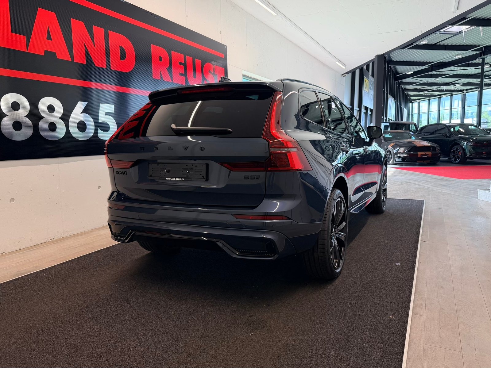 VOLVO XC60 FACELIFT B5 Benzin Mild Hybrid AWD Black Edition, Benzin, Occasion / Gebraucht, Automatik - 7