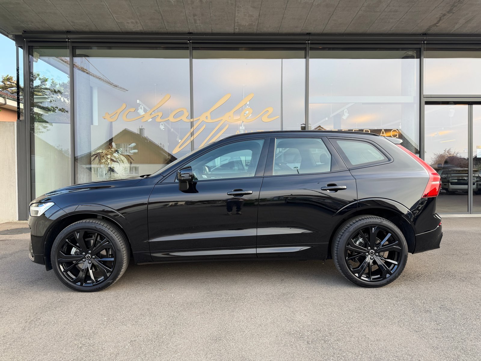 VOLVO XC60 B5 Benzin Mild Hybrid AWD Plus Dark Geartronic, Petrol, Second hand / Used, Automatic - 4